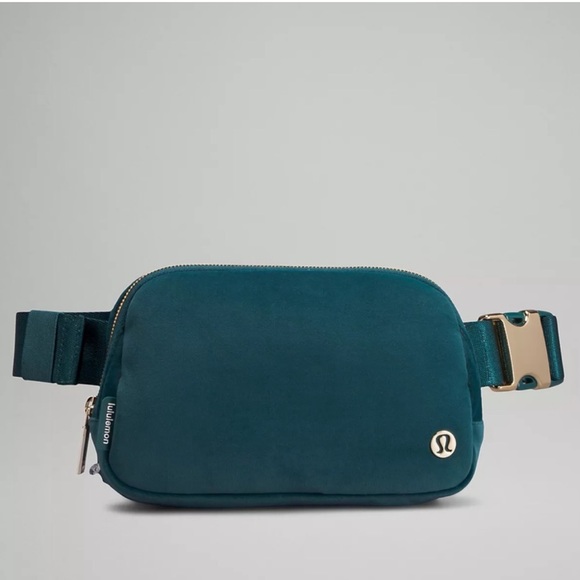 Lululemon Everywhere Belt Bag 1L Velour Jasper Geeen / Gold - Picture 2 of 7